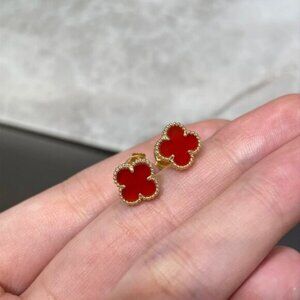 Van Cleef & Arpels 18-karat gold earrings for women in carnelian